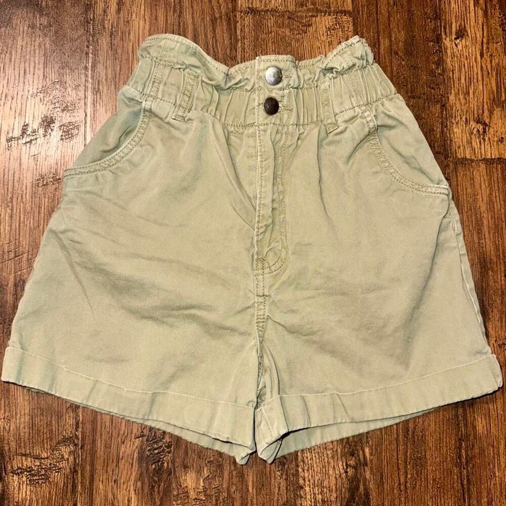 H&M Women's High Waisted Green Paperbag Shorts Size 2
